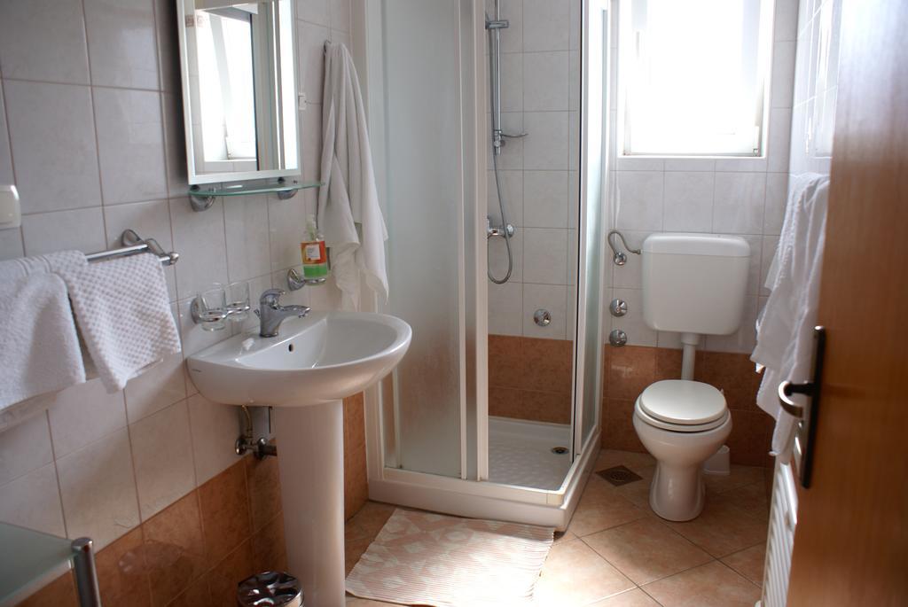 Apartments Robert Porat  Εξωτερικό φωτογραφία