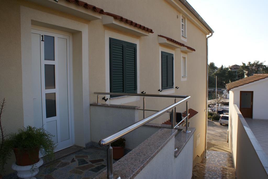 Apartments Robert Porat  Εξωτερικό φωτογραφία